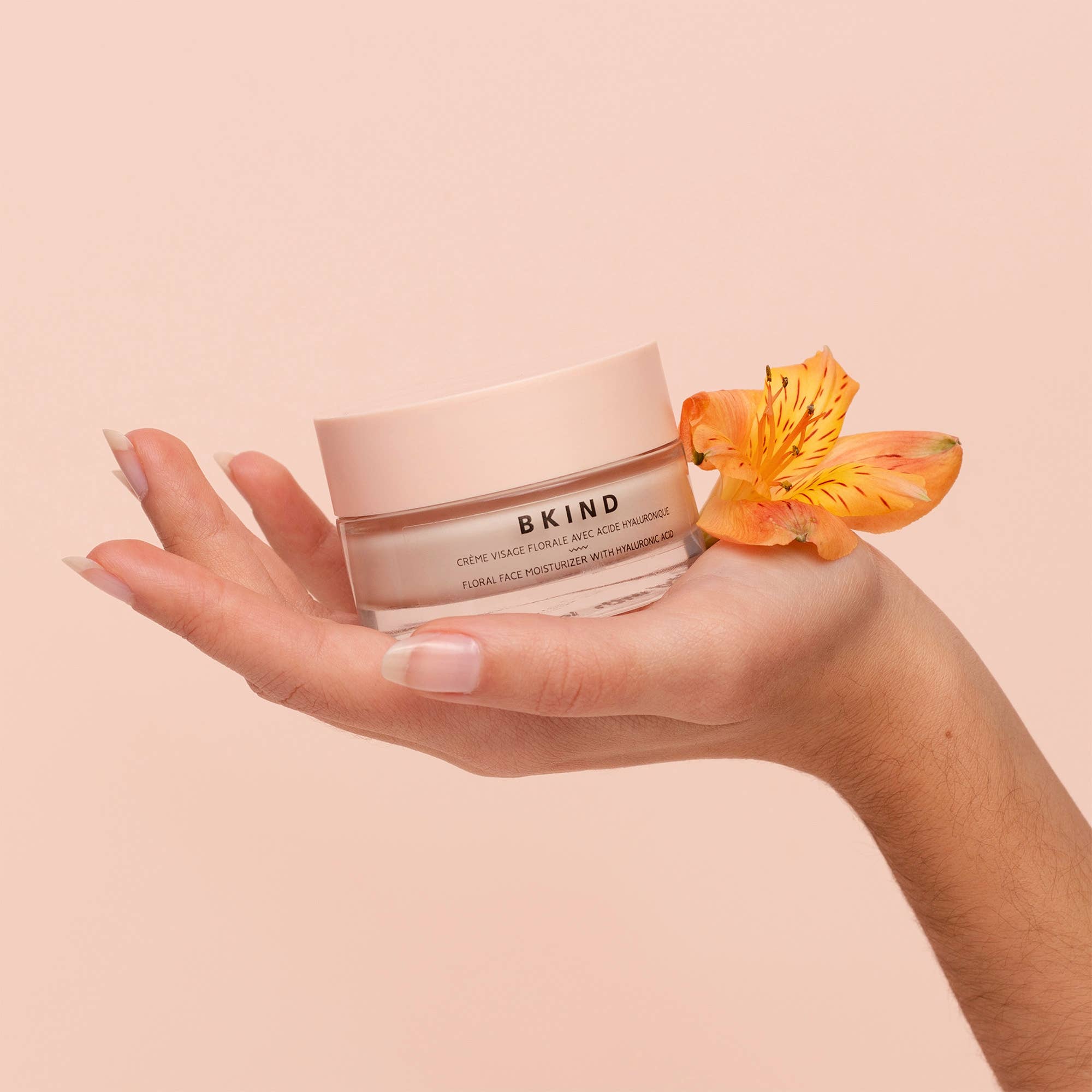 Floral face moisturizer with Hyaluronic Acid