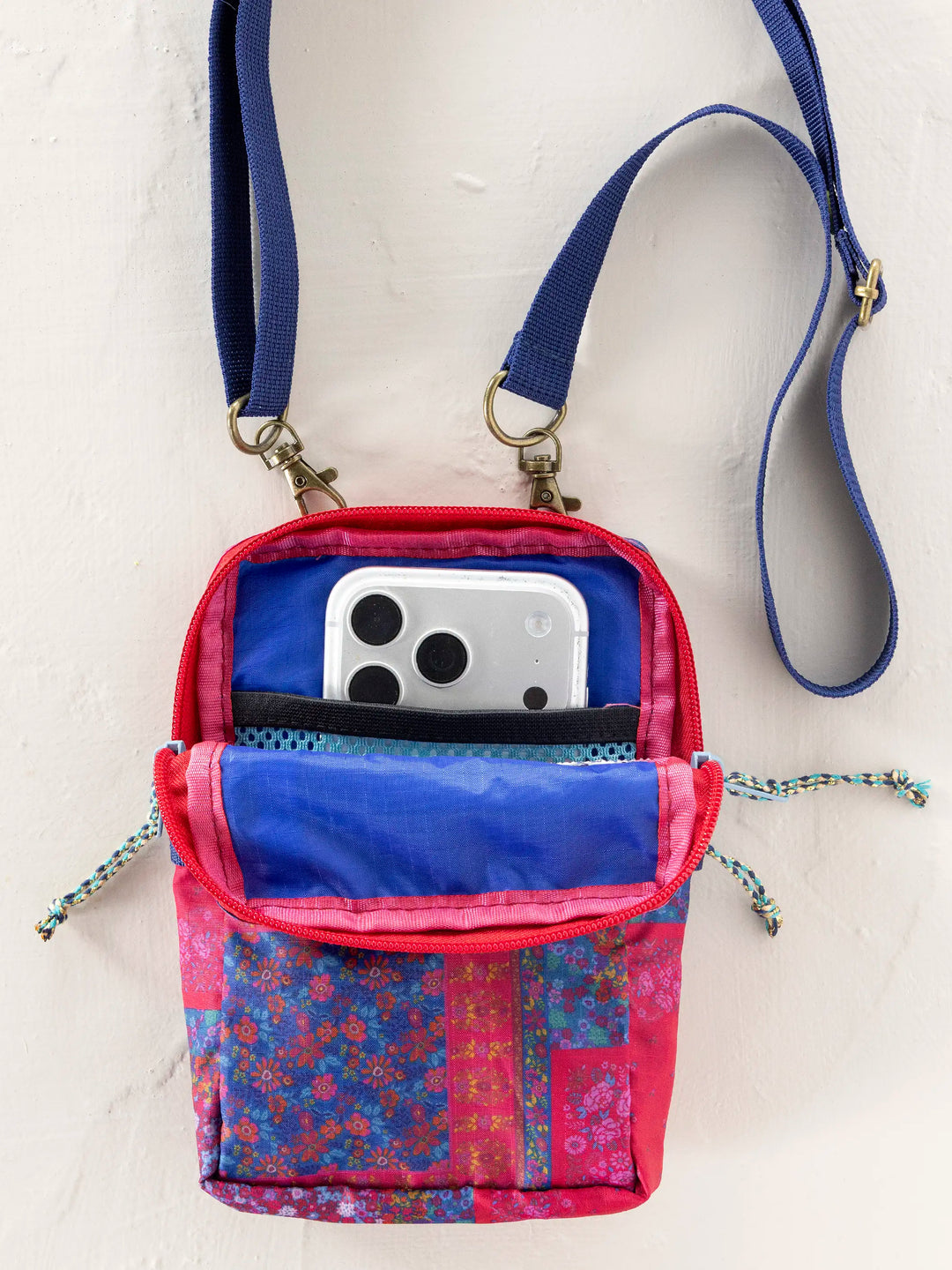 8-in-1 Pocket Crossbody