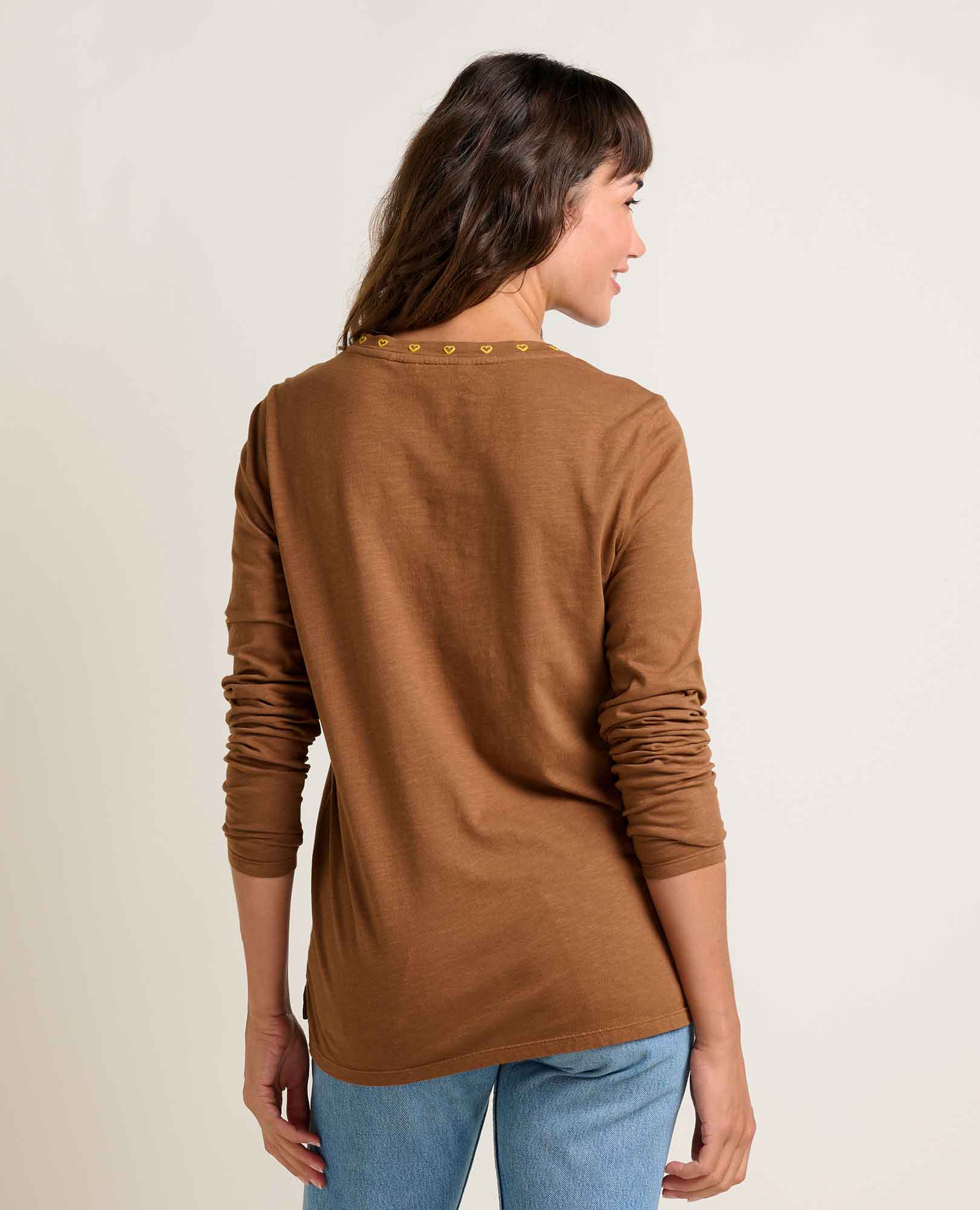 Primo Long Sleeve Embroidery Crew - Brown Sugar w/ Hearts