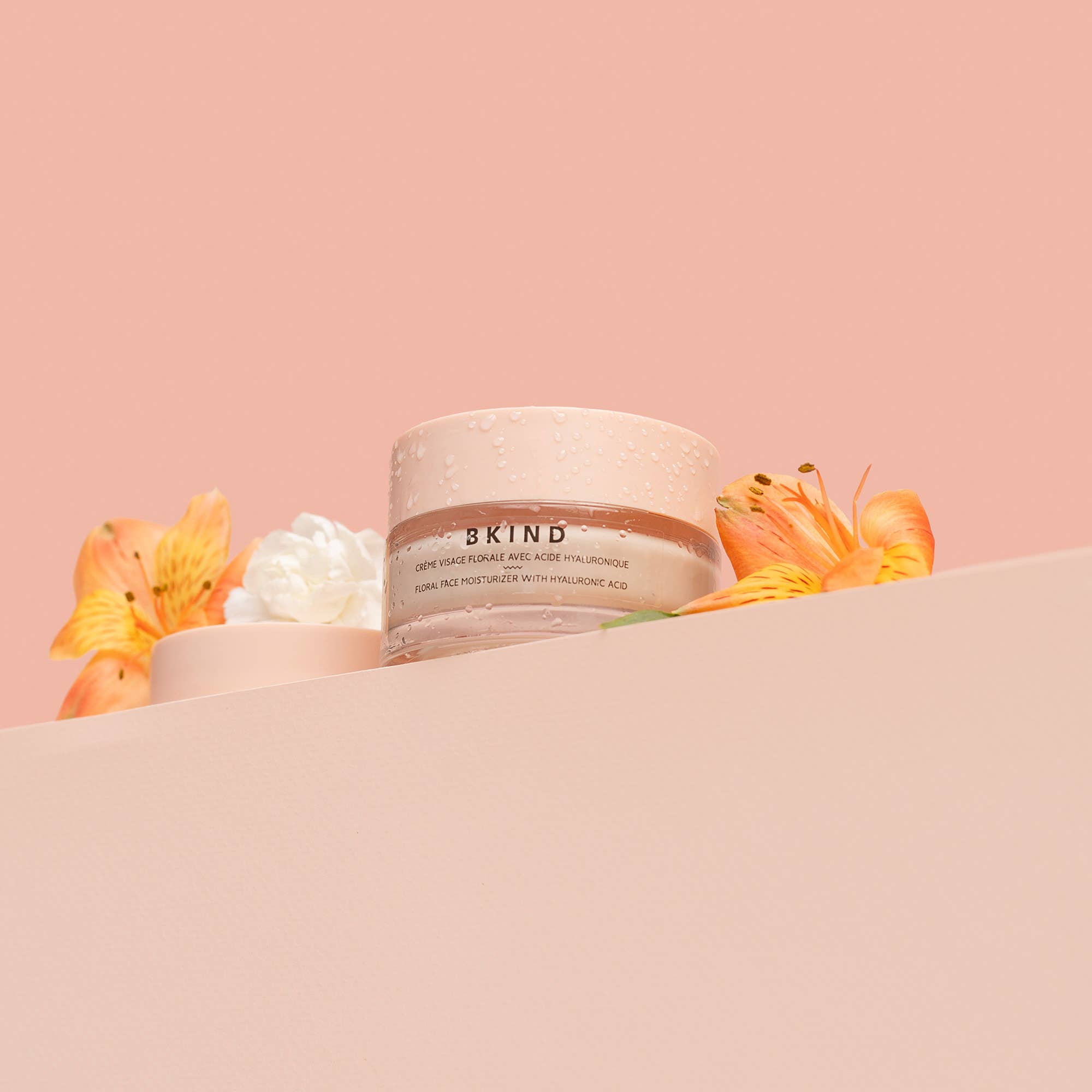 Floral face moisturizer with Hyaluronic Acid